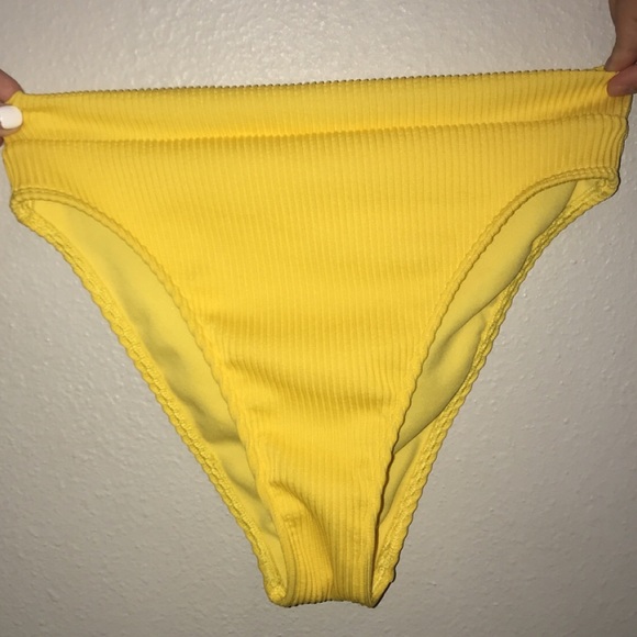 High waisted bikini bottoms 💛 - Picture 1 of 2